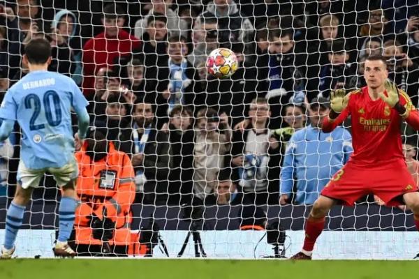 Kontrak Lunin bersama Madrid masih tersisa satu tahun lagi hingga pertengahan 2025. Namun, kiper asal Ukraina itu belum yakin menandatangani kontrak baru dengan Los Blancos.