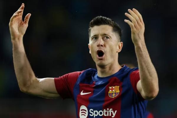 Masa depan Robert Lewandowski bersama Barcelona tampaknya akan berakhir. Klub raksasa La Liga tersebut dikabarkan tidak akan memperpanjang kontrak sang penyerang