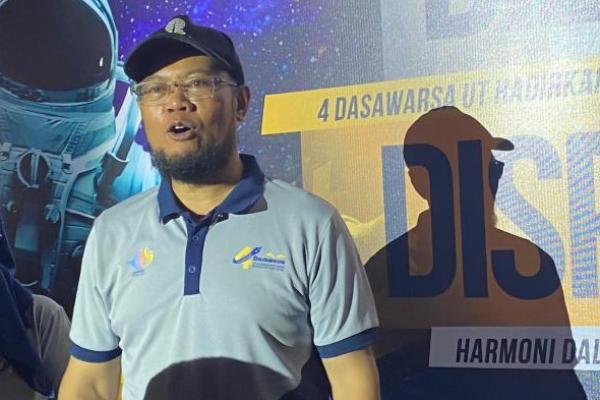 Rektor UT, Prof. Ojat Darojat&nbsp;menilai pintu pendidikan harus dibuka seluas-luasnya dan tak boleh ada satupun masyarakat yang termarjinalkan dari aspek pendidikan hanya karena kendala ekonomi.