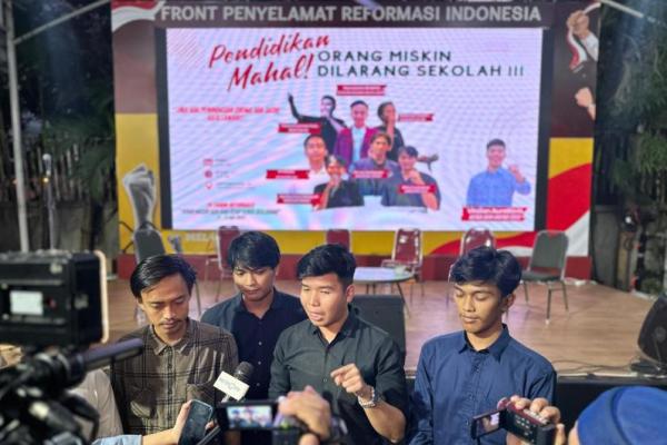 Bilamana Mendikbud tidak mencopot, ataupun tidak mengevaluasi kebijakannya maka kita pastikan bukan hanya kita turun aksi, maka kita pastikan bahwasannya kantor kemendikbud akan kita kuasai, dan akan kita segel.