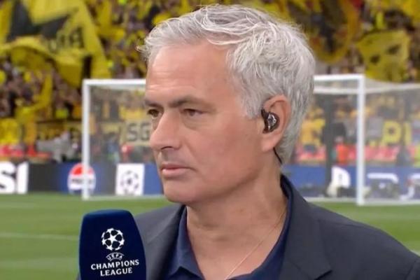 Mourinho mencibir kegagalan manajer Manchester United (MU), Erik ten Hag, menemukan bentuk terbaik Jadon Sancho.