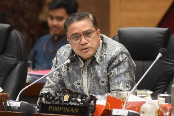 Penurunan ini dinilai kontradiktif mengingat beban riil pelayanan publik di tingkat pemerintahan terbawah justru semakin menumpuk.