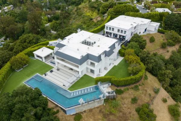 Kembali Masuk Pasaran, Harga Rumah Mewah Jennifer Lopez dan Ben Affleck Turun Drastis