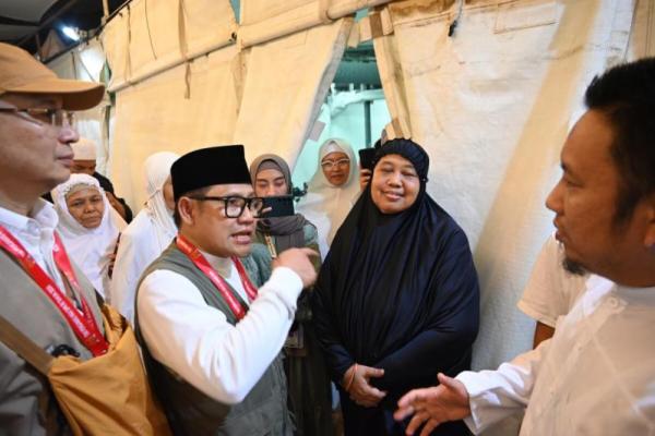 KNO 3 Medan harus delay seharusnya 18.40, delay hingga 06.45 WAS (Waktu Arab Saudi), padahal jemaah sudah masuk ke bus.