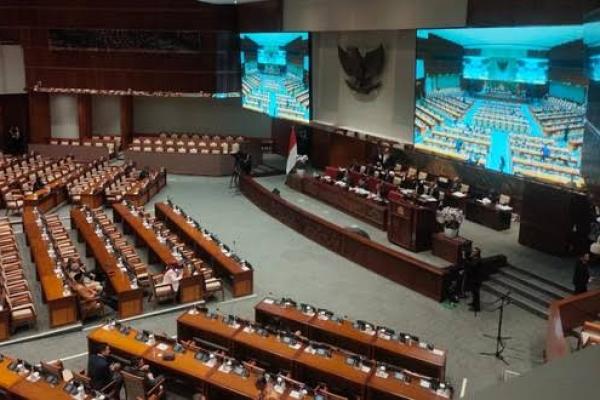 RUU tersebut selanjutnya akan diproses melalui tahapan pembentukan peraturan perundang-undangan sesuai dengan mekanisme yang berlaku.