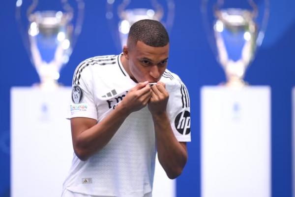Sebelum memutuskan mengiyakan tawaran Real Madrid, rupanya Mbappe sempat menerima pinangan Liverpool.