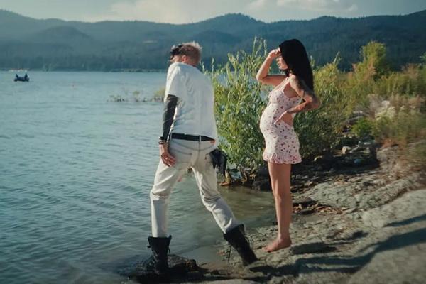 Sebentar Lagi Melahirkan, Megan Fox dan Machine Gun Masih Putus Komunikasi