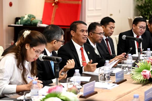 Pemerintah Indonesia tengah menggencarkan swasembada beras di tengah ancaman perubahan iklim seperti kekeringan dan banjir