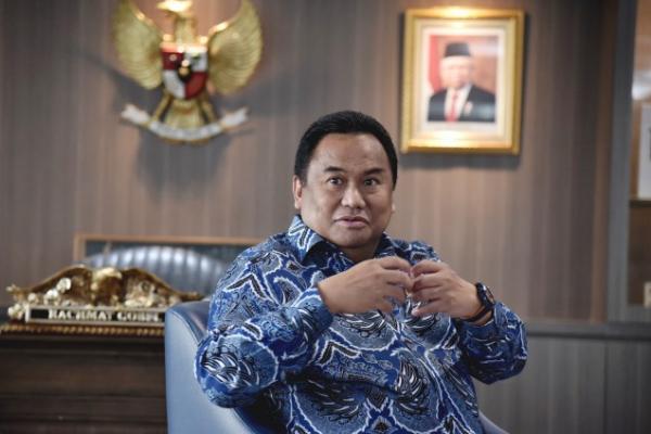 Hari ini pembicaraan saya dengan Mr. Motegi juga membahas kelanjutan dari apa yang sudah dibangun dalam rangka ikut mendorong pertumbuhan ekonomi Indonesia dan juga bersama-sama dengan Jepang.