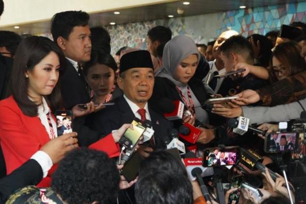 Kalau misalnya teman-teman KPU dan Bawaslu tidak bisa menghabiskan (menyerap) anggaran yang ada, menurut saya bagi-bagi saja ke teman-teman (KPUD) di daerah, pasti itu akan sangat bermanfaat dan mereka semakin mantap dalam menjalankan tugasnya.