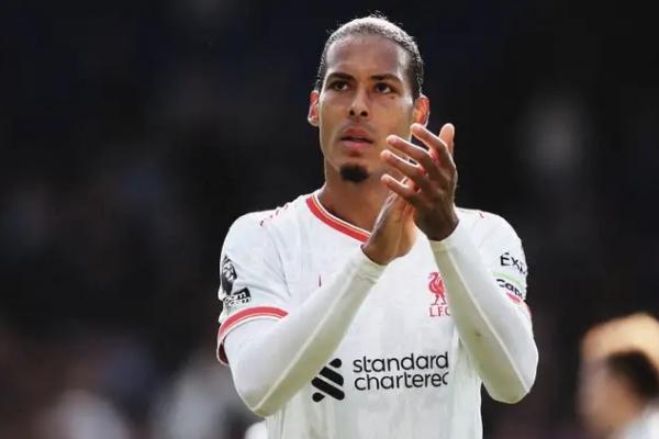 Kapten Liverpool, Virgil van Dijk, mengkritik kinerja wasit Stuart Attwell dalam pertandingan melawan Tottenham Hotspurs di Piala Carabao, pada Kamis (9/1) dini hari.