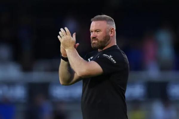 Mantan pesepak bola Inggris, Michael Owen, menilai Wayne Rooney masih punya kans untuk menjadi manajer Manchester United (MU) di masa mendatang