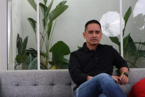 Saya ingin dekat dengan wartawan karena kenapa, karena menurut saya kerja-kerja seorang anggota DPR RI itu tidak akan ada gunanya kalau tidak diberitakan oleh wartawan.