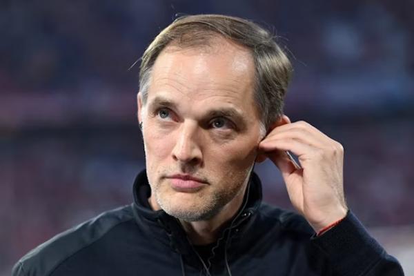 Thomas Tuchel dipastikan tetap menukangi tim nasional Inggris setelah Federasi Sepak Bola Inggris memperpanjang kontraknya hingga 2028.