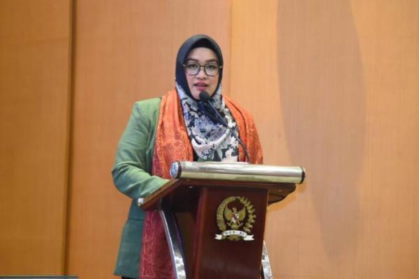 RUU itu diarahkan untuk menciptakan kepastian hukum bagi pekerja dan pemberi kerja sekaligus menjaga keberlanjutan dunia usaha dan penciptaan lapangan kerja.