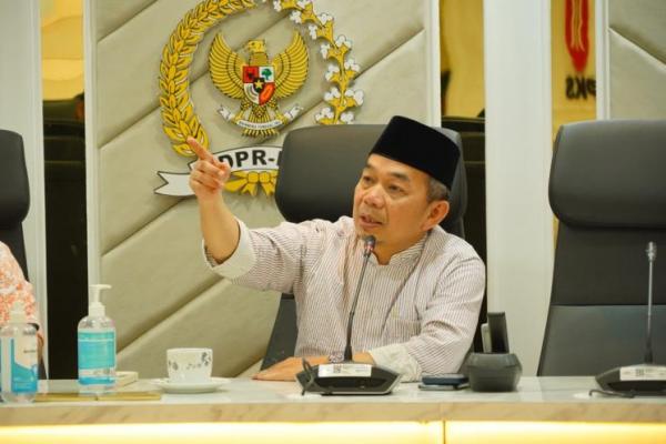Jangan sampai semangat menaikkan PNBP ini mencekik rakyat kecil. Yang harus jadi objek itu para pemegang izin-izin besar, para pengusaha besar.