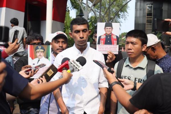 KPK diminta memberikan kejelasan terhadap kasus dugaan korupsi e-KTP dan pengadaan alat kesehatan (alkes) di Provinsi Banten.