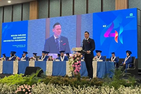 Wisuda bagi Universitas Paramadina ibarat melahirkan para manusia baru.