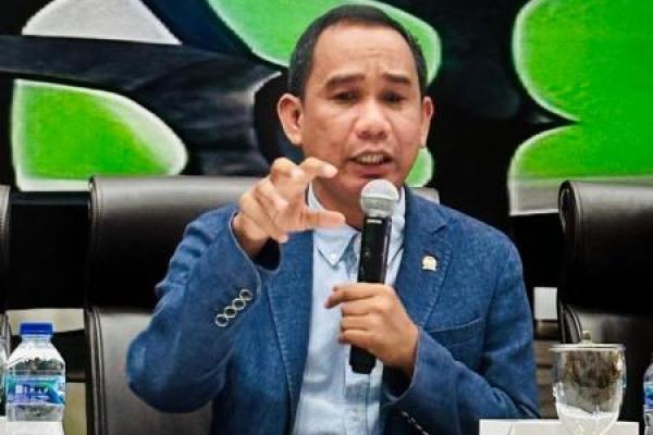 Saya kira Pak Kajari tidak sulit, tidak susah, mudah ini, Pak. Kecuali dipersulit. Ya kalau bisa dipermudah jangan dipersulit.