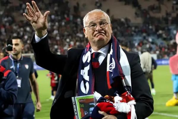 Claudio Ranieri mengambil keputusan mengejutkan usai pernah menyatakan pensiun dari dunia kepelatihan sepak bola. Manajer veteran asal Italia itu kini kembali di sisi lapangan untuk menukangi AS Roma.