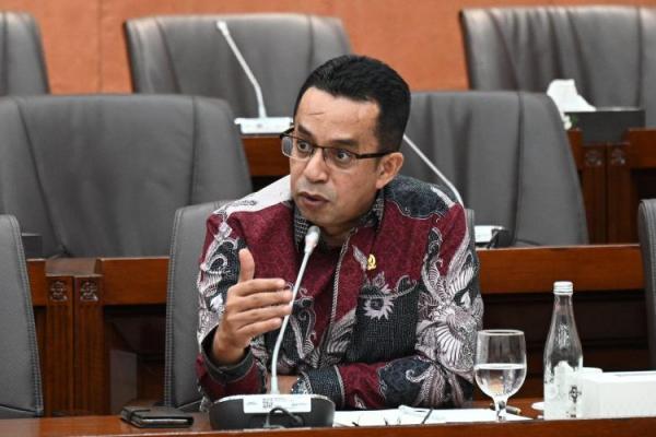 Harus hati-hati karena investasinya cukup besar, dikhawatirkan akan menjadi masalah hukum di masa depan.