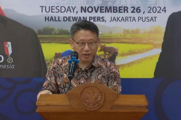 Tantangan lain yang dihadapi Indonesia adalah sampah makanan (food waste). Menurut laporan United Nations Environment Programme (UNEP) yang berjudul Food Waste Index 2021 total sampah makanan di Indonesia mencapai 20,93 juta ton per tahun. Nilai tersebut menempati posisi empat terbesar setelah China, India, dan Nigeria.