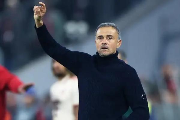 Tim besutan Enrique tiba di London dengan bekal kemenangan 5-2 dari leg pertama pekan lalu
