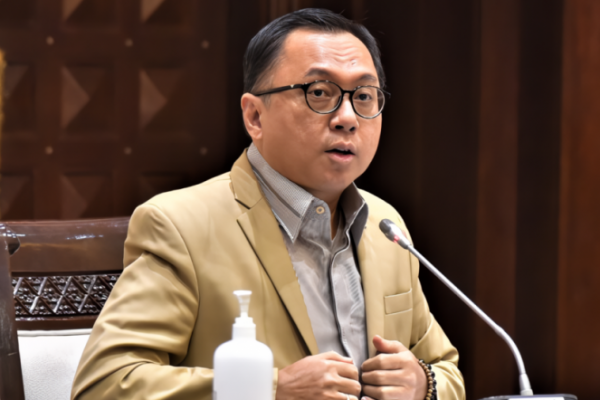 Ke depan, hilirisasi juga harus hadir di sektor pertanian, perikanan, perkebunan, dan UMKM agar masyarakat tidak hanya menjual bahan mentah