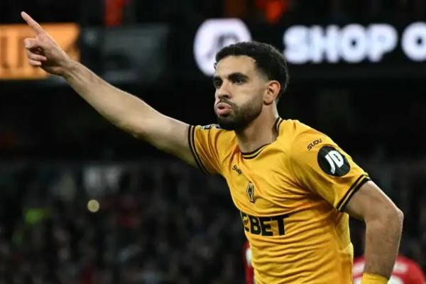 Manajer Manchester United (MU), Ruben Amorim, telah menyusun daftar tiga bek kiri yang harus didatangkan oleh klub pada bursa transfer Januari mendatang.