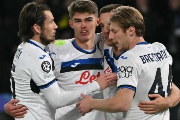 Playmaker Atalanta, Charles De Ketelaere, berhasil mengukir rekor menyamai dua bintang sepak bola dunia, Lionel Messi dan Erling Haaland.