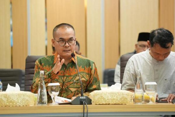 Tren pengangguran terbuka para lulusan vokasi baik sekolah menengah kejuruan (SMK) maupun perguruan tinggi vokasi (PTV) mengalami penurunan dalam kurun beberapa tahun terakhir.