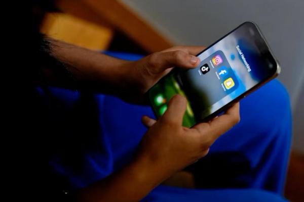 pembatasan media sosial dapat mengurangi sebagian dampak negatif, tetapi juga berpotensi memunculkan konsekuensi baru yang tidak diantisipasi