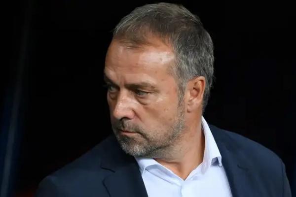 Pelatih kepala Barcelona, Hansi Flick, menepis keras rumor yang menyebut dirinya akan meninggalkan klub pada akhir musim 2025/26