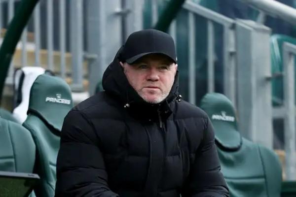 Legenda Manchester United, Wayne Rooney, membongkar dua kesalahan mantan klubnya di bursa transfer musim panas, yang mengakibatkan hasil kurang memuaskan