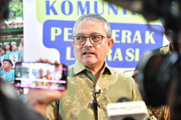 Badan Pengembangan dan Pembinaan Bahasa (Badan Bahasa) Kementerian Pendidikan Dasar dan Menengah (Kemdikdasmen), akan mendorong para siswa yang tergabung dalam kegiatan Pramuka, OSIS, dan kegiatan ekstrakurikuler lainnya dalam upaya peningkatan kecakapan literasi.
