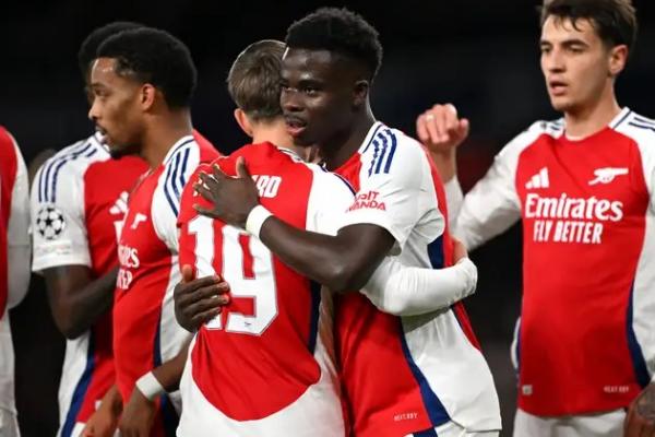 Arsenal menorehkan sejarah baru dalam sepak bola Inggris dengan mencatatkan enam kemenangan tanpa kebobolan