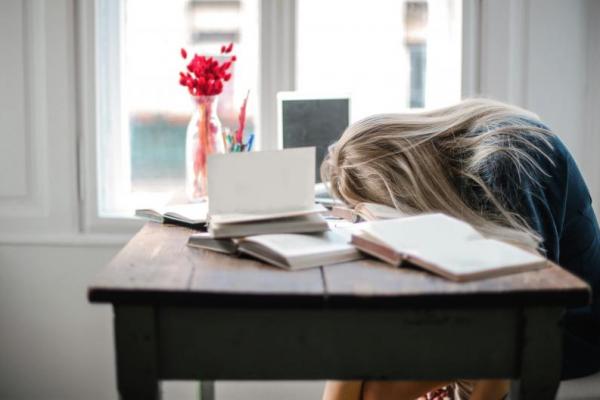 Pernahkan Anda tiba-tiba merasa &ldquo;mentok&rdquo; saat berpikir keras? Sebuah studi terbaru mengungkap bahwa mental fatigue atau kelelahan mental bukan sekadar rasa capek biasa