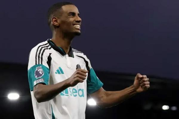 Legenda Manchester United (MU), Paul Scholes, mengagumi perkembangan Alexander Isak bersama Newcastle United dalam beberapa musim terakhir.
