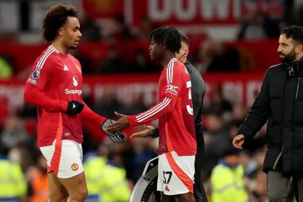 Penyerang Manchester United (MU), Joshua Zirkzee, mengalami momen paling memalukan dalam kariernya ketika digantikan Kobbie Mainoo ketika pertandingan melawan Newcastle United baru berjalan setengah jam di babak pertama.
