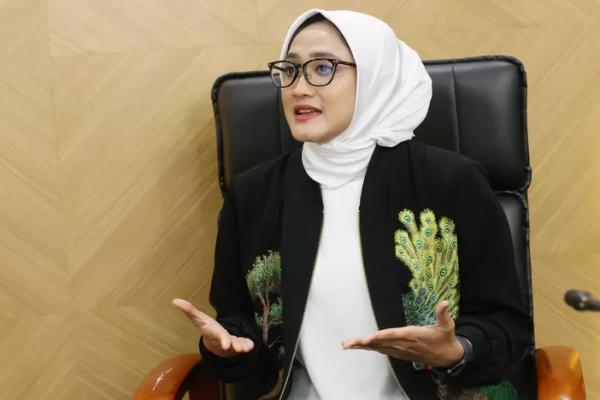 Anggota Komisi IV DPR RI, Rina Saâ€™adah, mengingatkan pemerintah untuk mewaspadai dampak lonjakan kurs dolar Amerika Serikat terhadap sektor pangan nasional.