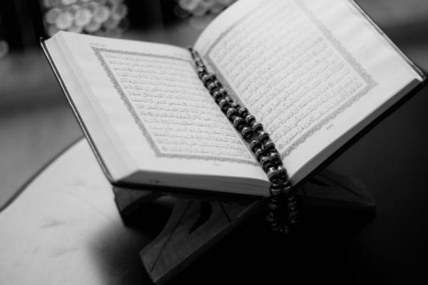 3 Surat yang Dianjurkan agar Terhindar Siksa Kubur