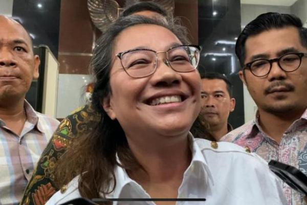 Agustiani Tio harus menjalani perawatan akibat penyakit kanker yang dideritanya.