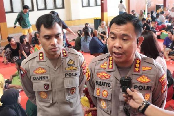 Kami mengedepankan pendekatan yang persuasif dan ramah. Semua personel sudah kami arahkan agar tidak membawa senjata api.