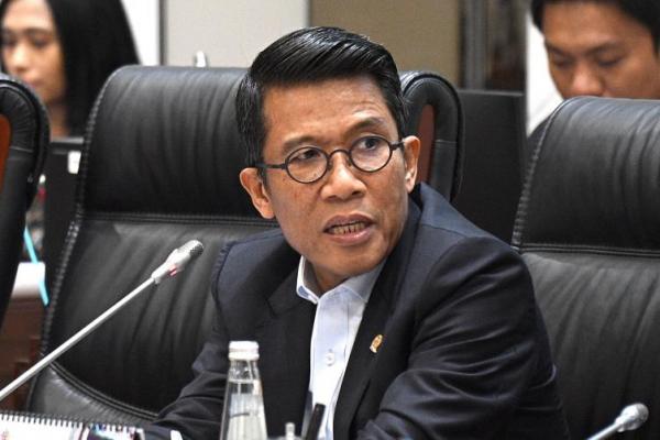 Komisi XI DPR menyoroti arah kebijakan Lembaga Pembiayaan Ekspor Indonesia (LPEI) yang dinilai mulai melenceng dari mandat awal pembentukannya.