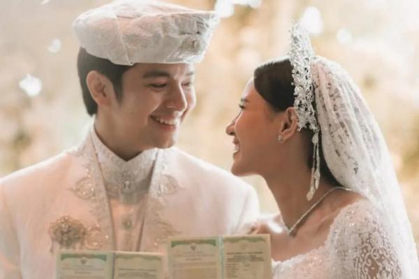 Cinta aktor Angga Yunanda kepada Sheninna Cinnamon berujung di pelaminan