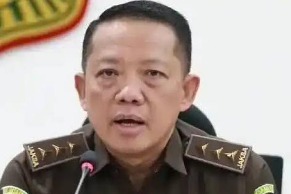 Sungguh aneh kalau penegak hukum berupaya menutupi praktek kejahatan yang sedang ditangani termasuk adanya dugaan permainan dalam melepas aset sitaan karena dinilai jauh dari nilai seharusnya.