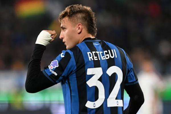 Manchester United (MU) dan Arsenal dikabarkan tertarik untuk mendatangkan penyerang tajam milik Atalanta BC, Mateo Retegui, guna mengatasi masalah di sektor serangan.