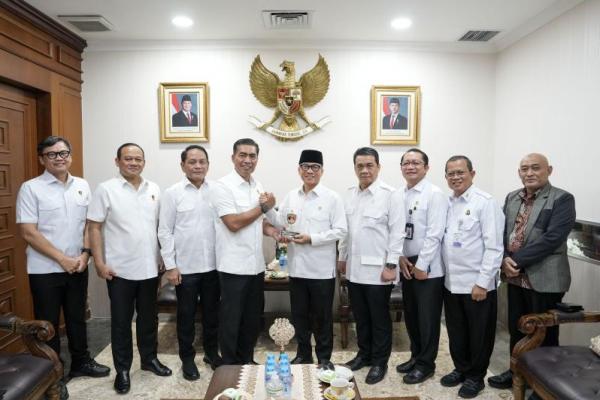 Sambangi Bareskrim, Mendes Yandri Laporkan Kades yang Salahgunakan Dana Desa