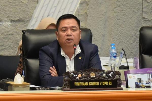 Ketua Komisi V DPR RI Lasarus menyoroti aspek keselamatan kapal pinisi usai kasus kecelakaan yang menewaskan pelatih sepak bola wanita Valencia.