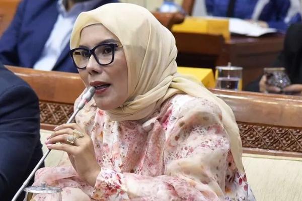 Wacana pembatasan gawai untuk anak bagi saya merupakan langkah positif untuk memaksimalkan perkembangan anak serta upaya preventif agar anak tidak kecanduan.